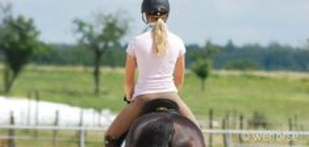 Can I wear stud earrings to horseback riding lessons?
